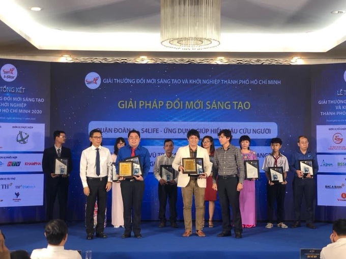 “Cha đẻ” máy ATM gạo, khẩu trang – Người truyền cảm hứng cho cộng đồng - Ảnh 5. “Cha đẻ” máy ATM gạo, khẩu trang – Người truyền cảm hứng cho cộng đồng - Ảnh 5.