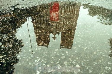 Hà Nội tĩnh mịch mùa COVID-19 qua gương soi bóng nước