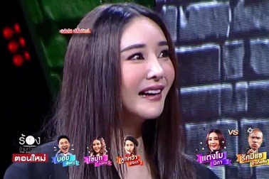 Tangmo Nida khoe giọng hát trong show truyền hình