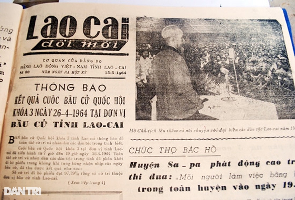 Đọc báo Lào Cai, Bác Hồ thưởng huy hiệu cho nhiều gương người tốt, việc tốt - 1 Đọc báo Lào Cai, Bác Hồ thưởng huy hiệu cho nhiều gương người tốt, việc tốt - 1