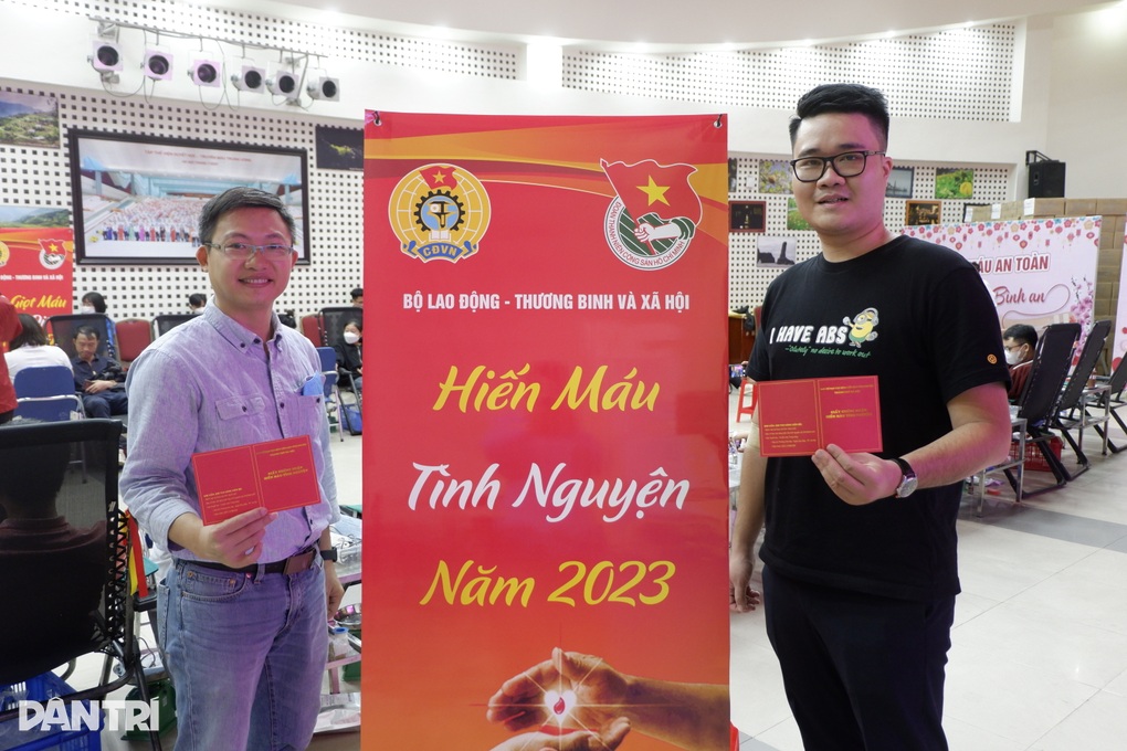Hàng trăm cán bộ Bộ LĐ-TBXH tham gia hiến máu tình nguyện - 8 Hàng trăm cán bộ Bộ LĐ-TBXH tham gia hiến máu tình nguyện - 8