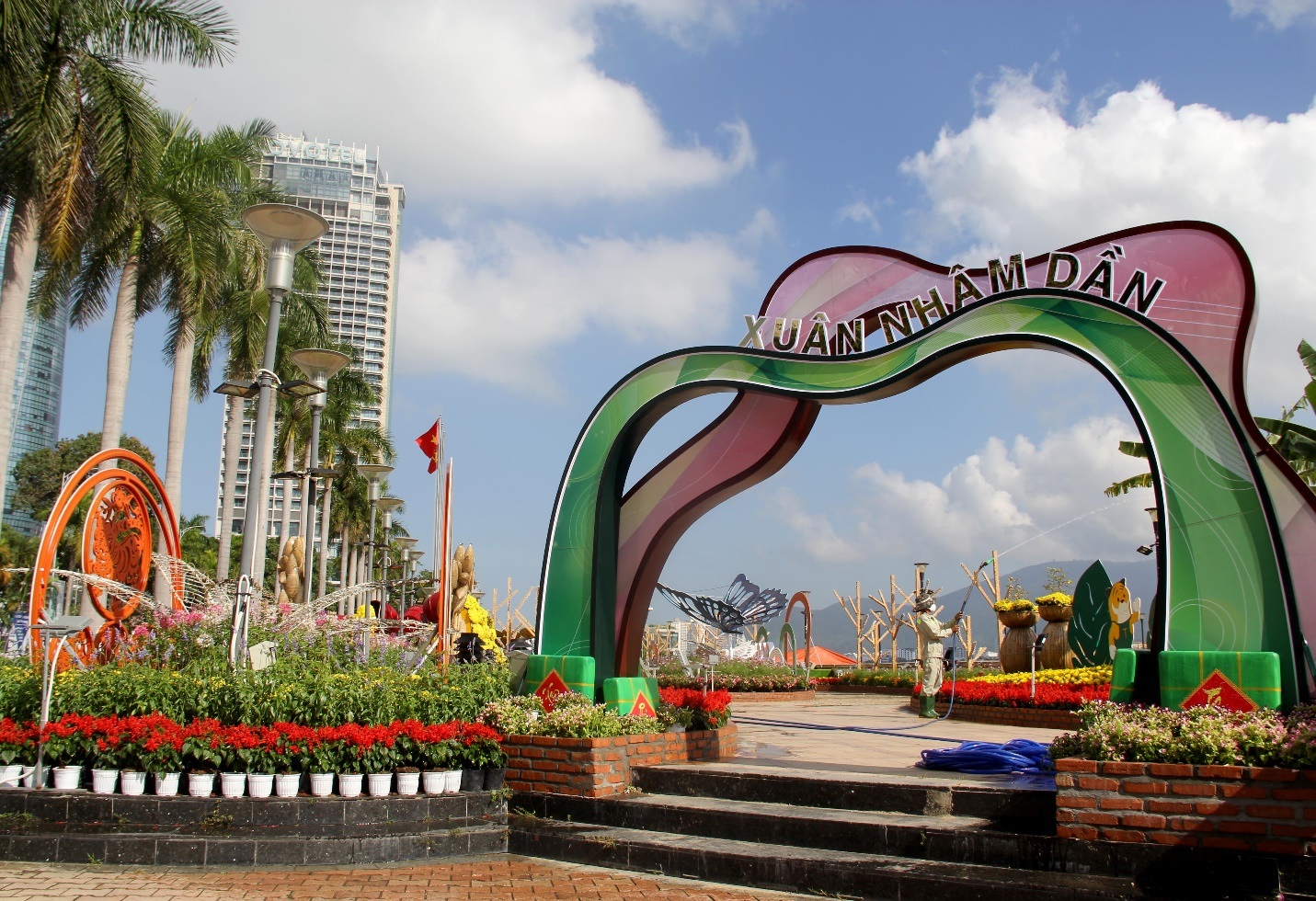 Đàn hổ đủ màu sắc xuống đường hoa Đà Nẵng - 1 Đàn hổ đủ màu sắc xuống đường hoa Đà Nẵng - 1