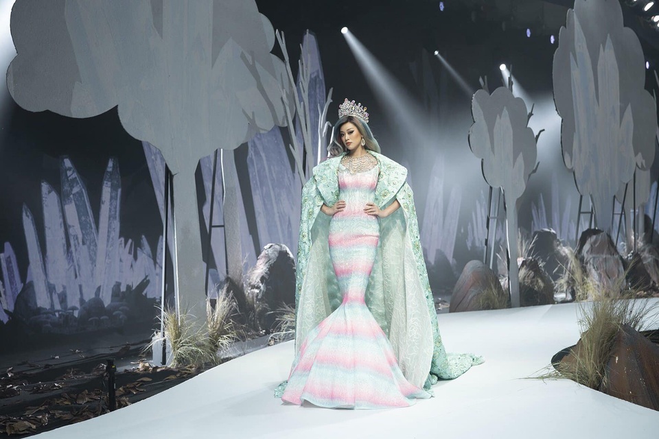 Khánh Vân tự tin với bikini, nhìn lại hành trình sau 2 năm đăng quang - 10