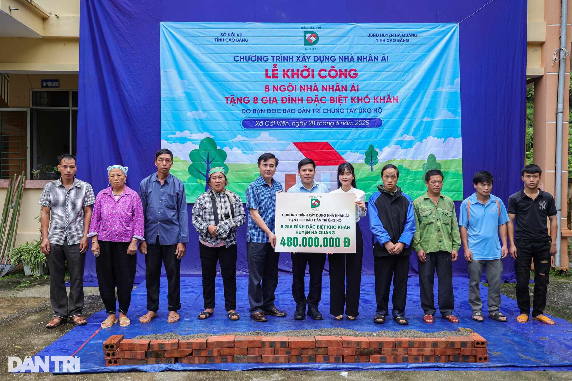 Khởi công xây dựng 8 ngôi nhà Nhân ái nơi địa đầu Tổ quốc - 4 Khởi công xây dựng 8 ngôi nhà Nhân ái nơi địa đầu Tổ quốc - 4