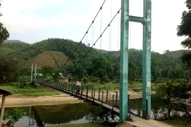 Cận cảnh cầu treo “3 không” ở Quảng Nam