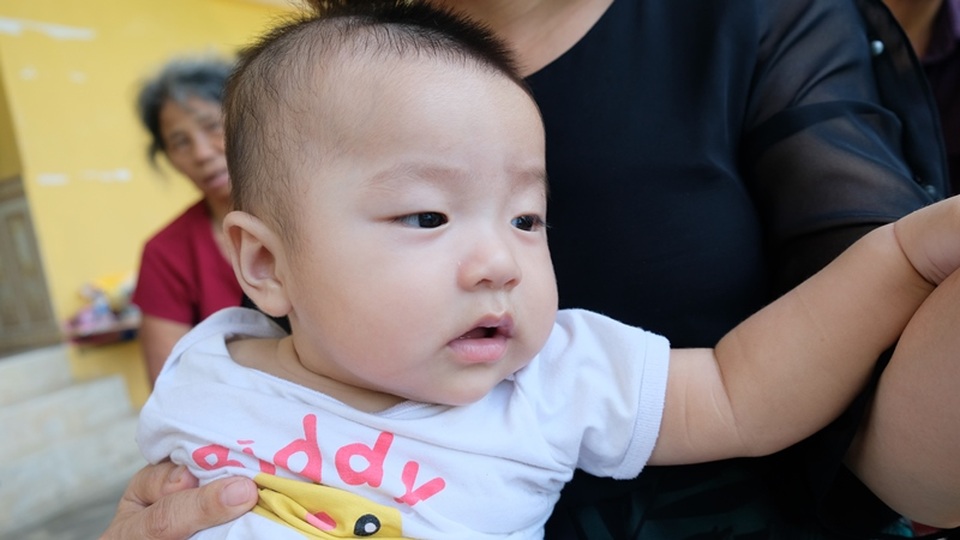 Cụ bà ôm cháu khóc lạc giọng sau vụ tai nạn cướp đi gia đình 3 mạng người - 3 Cụ bà ôm cháu khóc lạc giọng sau vụ tai nạn cướp đi gia đình 3 mạng người - 3