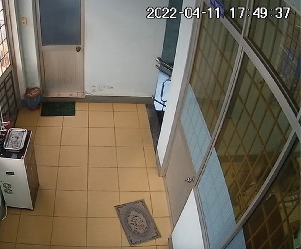 Soi camera phát hiện chủ tịch quỹ tín dụng quan hệ bất chính - 1 Soi camera phát hiện chủ tịch quỹ tín dụng quan hệ bất chính - 1