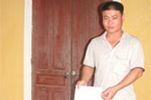 Chủ tịch phường xé đơn của dân ngay tại công sở