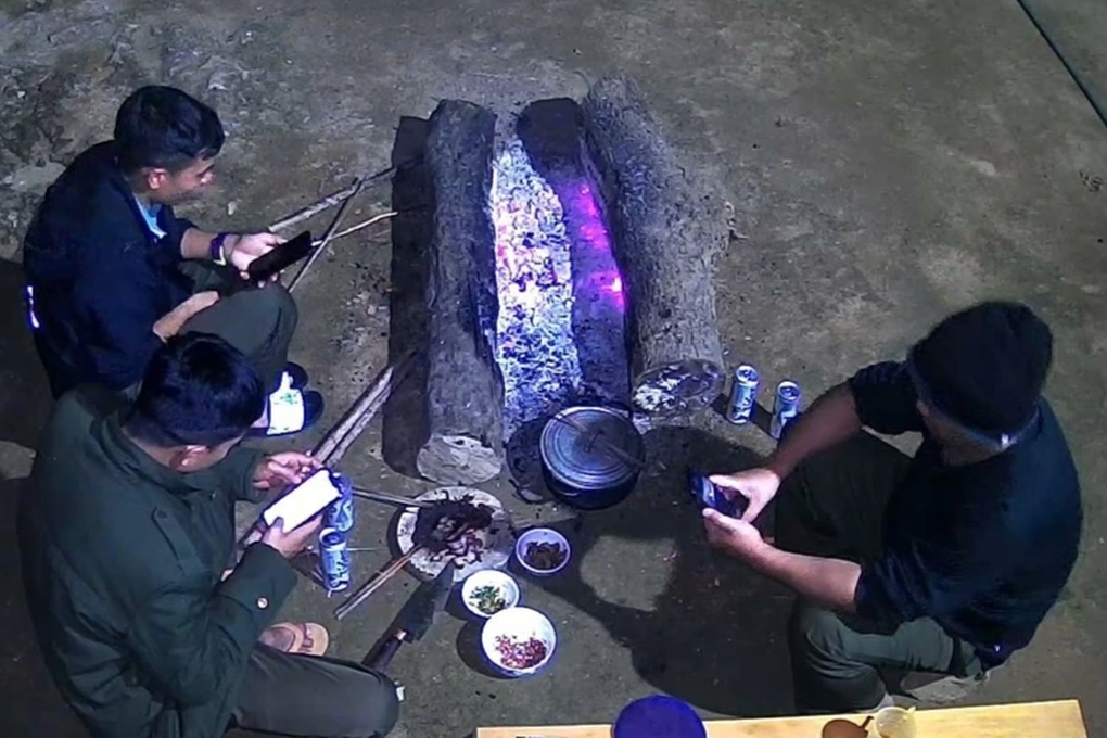 Những người trèo đèo, lội suối, ăn cơm nắm muối vừng giữa rừng ngày Tết - 2 Những người trèo đèo, lội suối, ăn cơm nắm muối vừng giữa rừng ngày Tết - 2