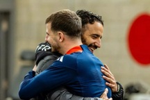 HLV Amorim lần đầu gặp gỡ các ngôi sao của Man Utd