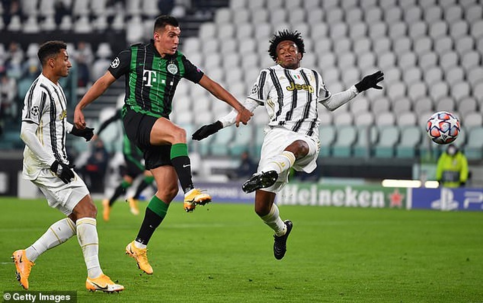 C.Ronaldo ghi bàn, Juventus giành vé đi tiếp ở Champions League - 5 C.Ronaldo ghi bàn, Juventus giành vé đi tiếp ở Champions League - 5
