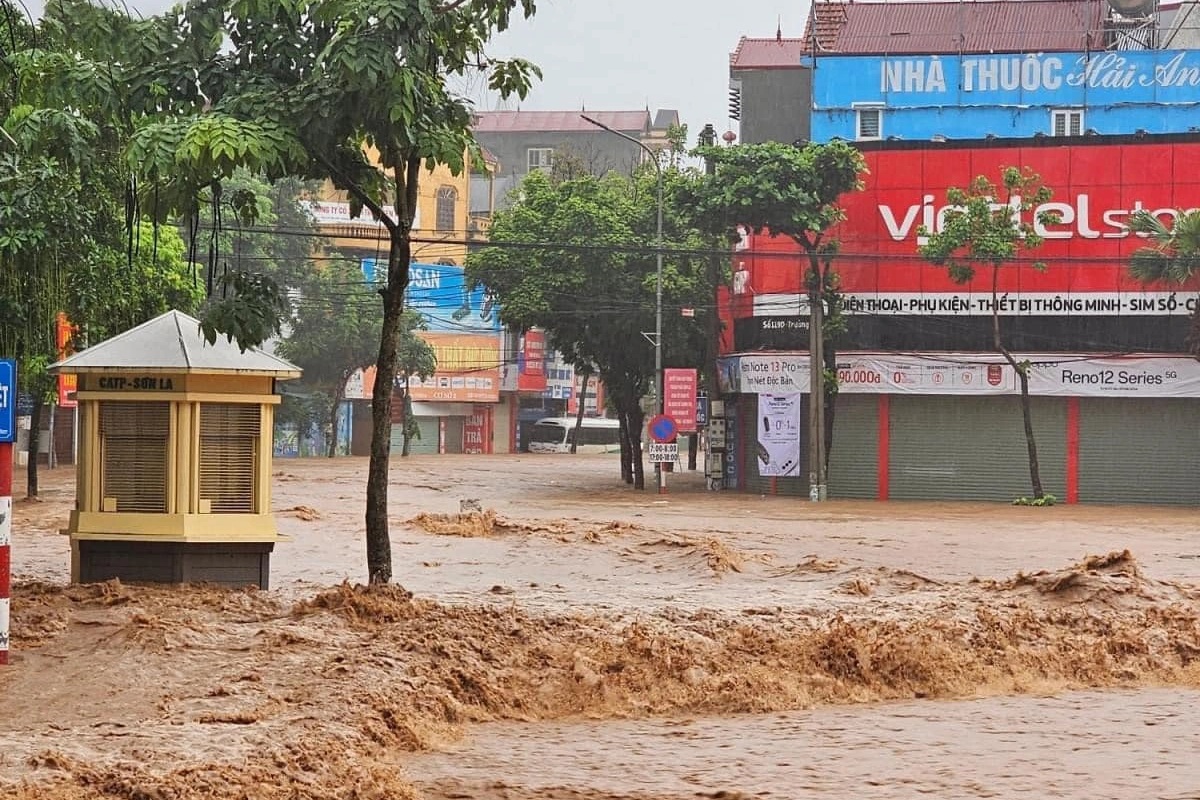 Sạt lở ở Sơn La làm 6 người chết và mất tích, một bản bị cô lập hoàn toàn - 1