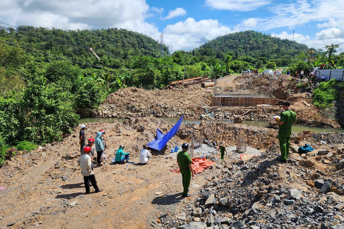 Nam thanh niên tử vong bất thường dưới trụ cầu đang thi công - 1