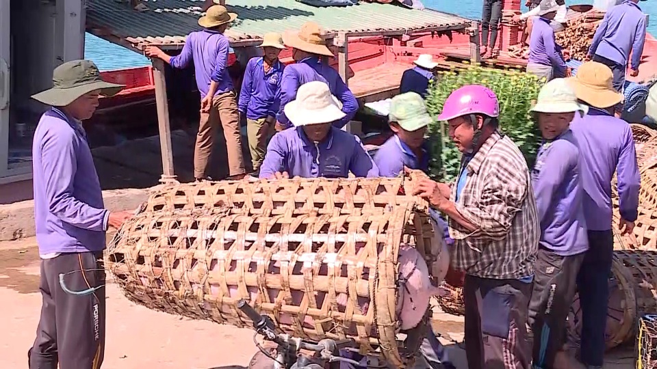 Chở Tết ra đảo tiền tiêu - 3 Chở Tết ra đảo tiền tiêu - 3