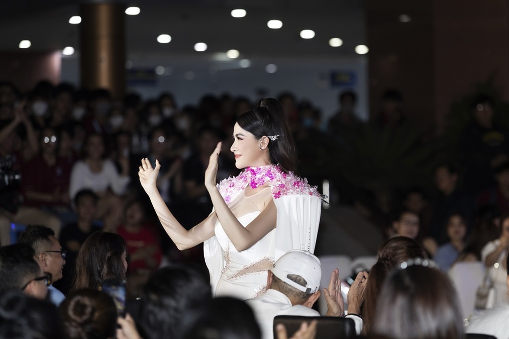 Hoa hậu Phan Thị Mơ: Tôi sẽ ăn Tết thật tiết kiệm - 1 Hoa hậu Phan Thị Mơ: Tôi sẽ ăn Tết thật tiết kiệm - 1