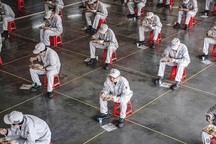 Có gì khác biệt bên trong các nhà máy ô tô mùa dịch Covid-19?