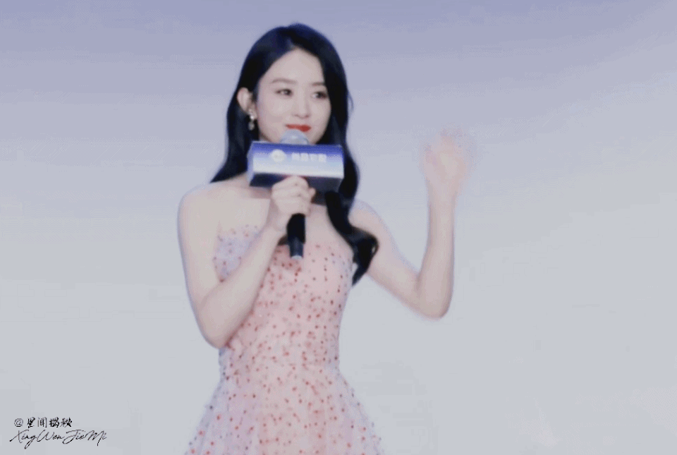 Triệu Lệ Dĩnh phớt lờ tin đồn ly hôn Phùng Thiệu Phong - 3 Triệu Lệ Dĩnh phớt lờ tin đồn ly hôn Phùng Thiệu Phong - 3