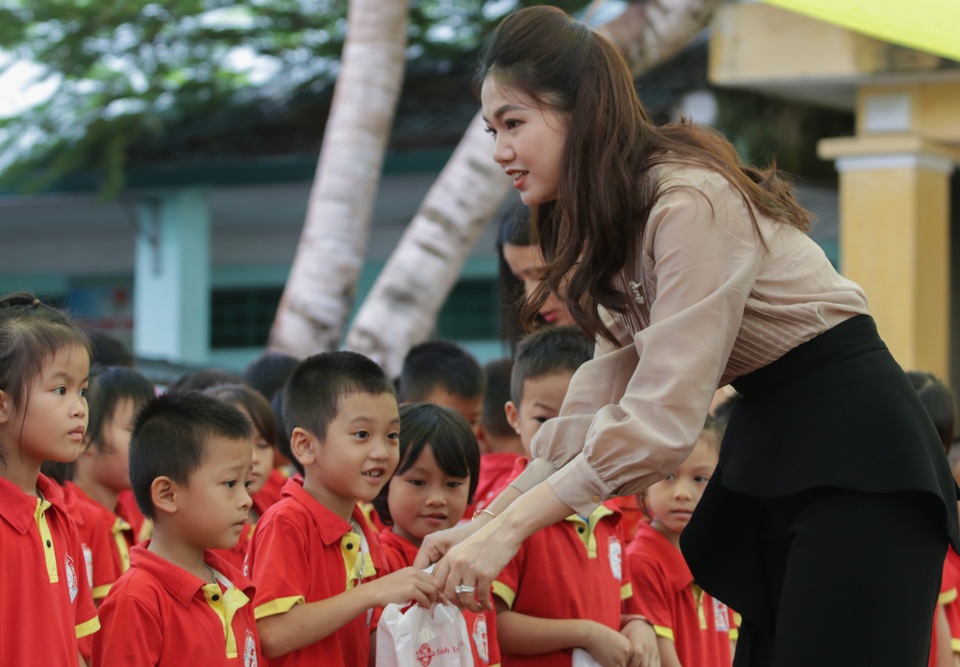 Thầy trò không còn cảnh vừa dạy học, vừa lo lớp sập - 6 Thầy trò không còn cảnh vừa dạy học, vừa lo lớp sập - 6