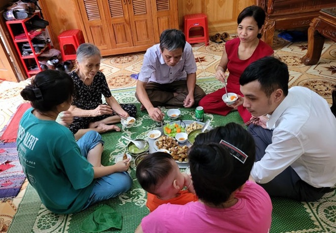 Các đối tượng dễ bị tổn thương như trẻ nhỏ, phụ nữ có thai, bà mẹ đang nuôi con bú, người cao tuổi cần được quan tâm đến chế độ dinh dưỡng trong bữa cơm gia đình. Ảnh minh họa