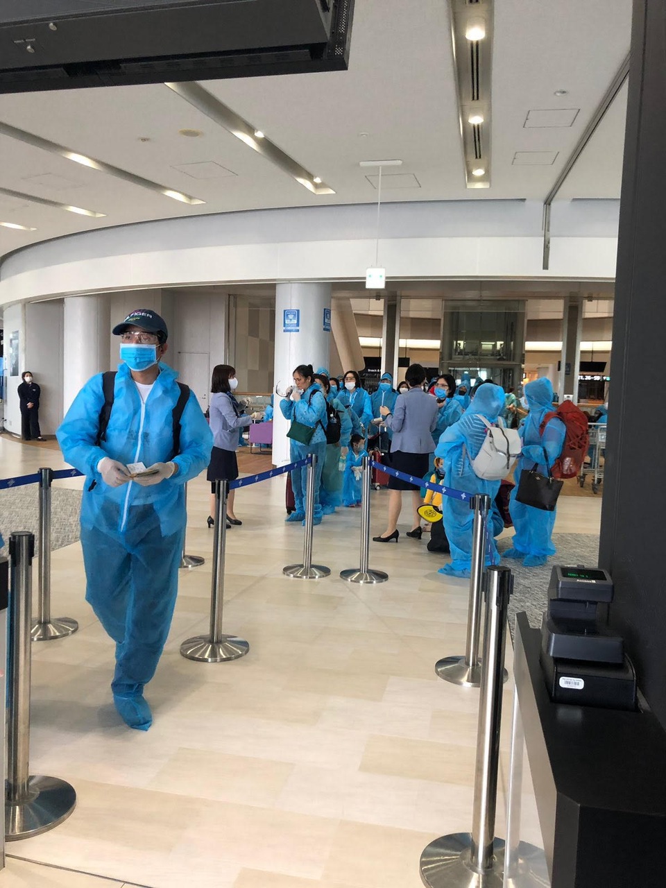 Hà Nội đón hơn 340 người Việt hồi hương từ Nhật - 1 Hà Nội đón hơn 340 người Việt hồi hương từ Nhật - 1
