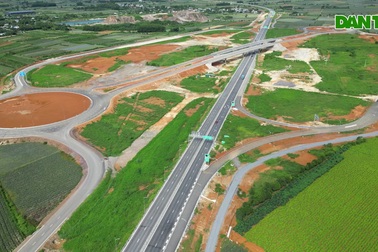 Cận cảnh tuyến đường hơn 20km "tiêu tốn" gần 2.000 tỷ đồng ở Ninh Bình
