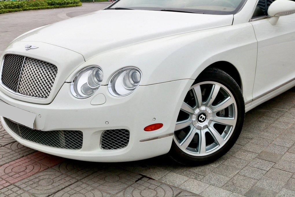 Bentley Continental GT gần 20 tuổi vẫn có giá sang nhượng hơn 2 tỷ đồng - 3 Bentley Continental GT gần 20 tuổi vẫn có giá sang nhượng hơn 2 tỷ đồng - 3