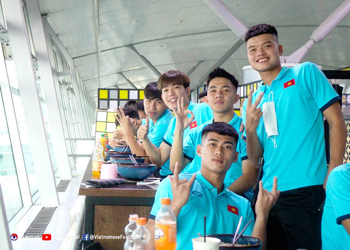 U23 Việt Nam nhận tin cực vui trong ngày đổ bộ tới Campuchia - 6 U23 Việt Nam nhận tin cực vui trong ngày đổ bộ tới Campuchia - 6