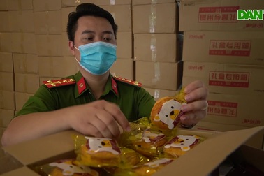 Hà Nội: Tạm giữ xe chở 10 tấn bánh trung thu lậu "đội lốt" luồng xanh