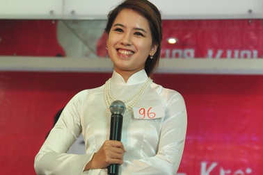 Nữ sinh Imiss “đọ” kiến thức, khoe nét tinh khôi