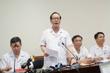 Bé trai 3 tuổi bị bỏ quên 7 tiếng trên xe đã hôn mê khi đưa đến viện