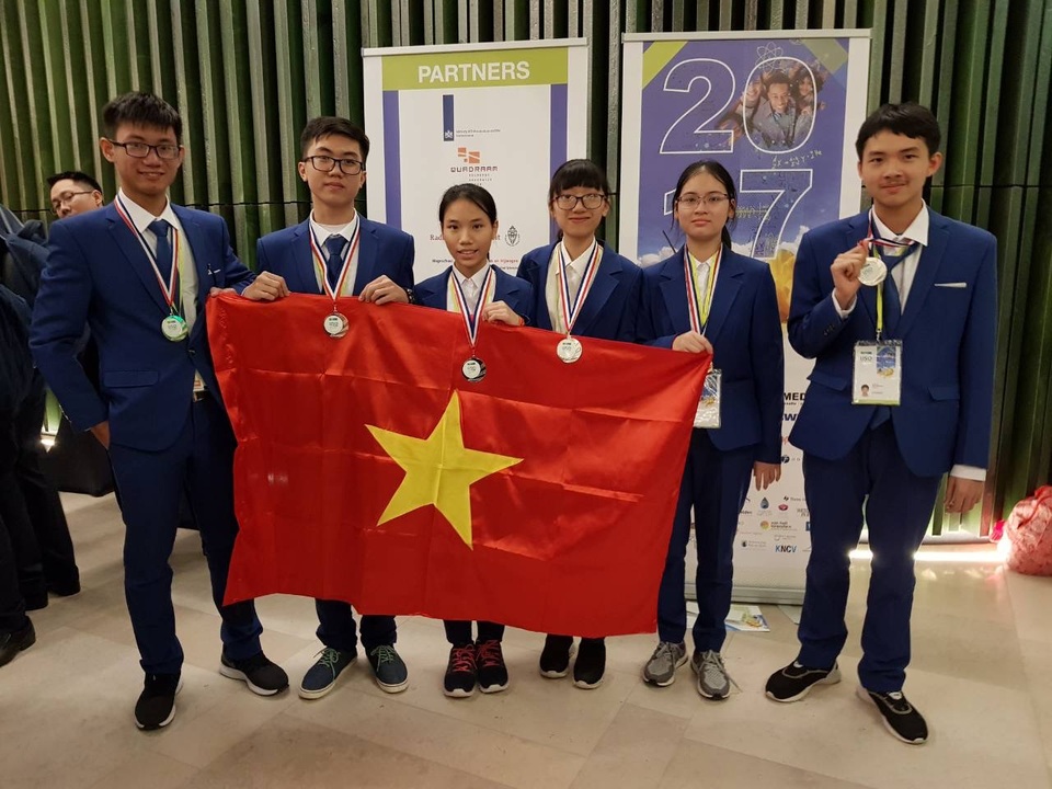 Nữ sinh trường Ams giành học bổng của 7 đại học tại Mỹ và Phần Lan - 2 Nữ sinh trường Ams giành học bổng của 7 đại học tại Mỹ và Phần Lan - 2