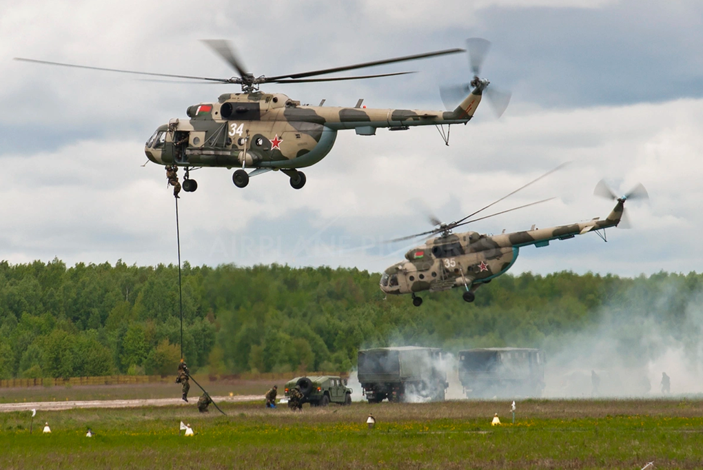 Binh sĩ và phương tiện quân sự Belarus áp sát biên giới Ukraine - 2 Binh sĩ và phương tiện quân sự Belarus áp sát biên giới Ukraine - 2