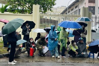 Chủ đầu tư nói lý do để dân xếp hàng dài nộp hồ sơ mua nhà