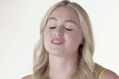 Iskra Lawrence học cách yêu bản thân