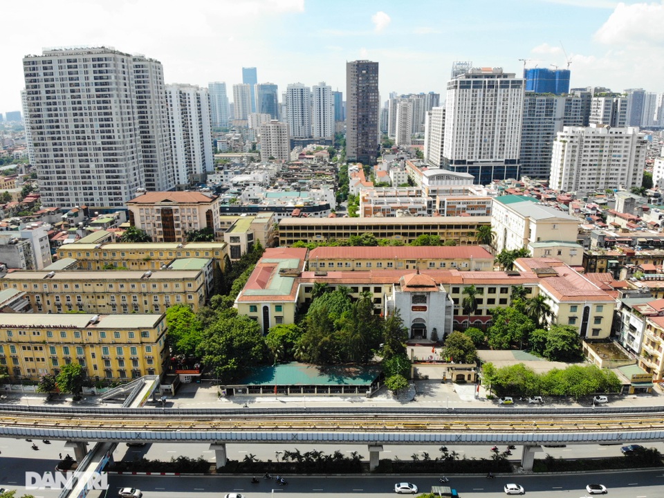 Đoạn đường dài 1km “cõng” đến 7 trường đại học, cao đẳng ở Hà Nội - 10 Đoạn đường dài 1km “cõng” đến 7 trường đại học, cao đẳng ở Hà Nội - 10