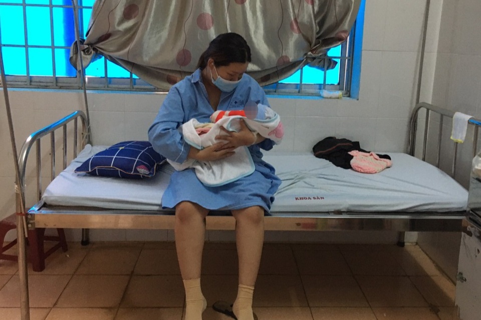 Chuyến vượt cạn khó quên của sản phụ trong con hẻm bị phong tỏa - 2 Chuyến vượt cạn khó quên của sản phụ trong con hẻm bị phong tỏa - 2
