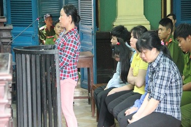 Buôn bán ma túy, cả gia đình đi tù  