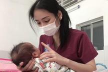 Nữ tiếp viên hàng không "làm mẹ" bất đắc dĩ và trải nghiệm mắc Covid-19