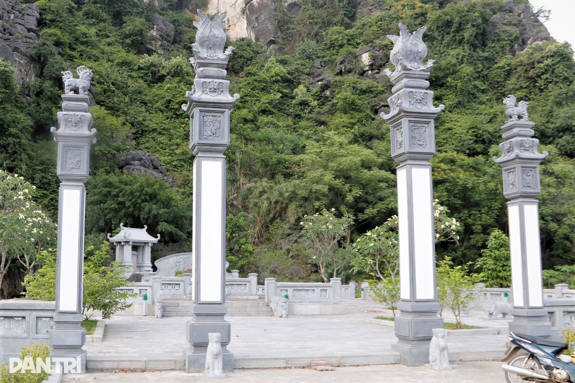 Nơi yên nghỉ của hai vị vua và chuyện hoàng hậu hai triều - 6 Nơi yên nghỉ của hai vị vua và chuyện hoàng hậu hai triều - 6