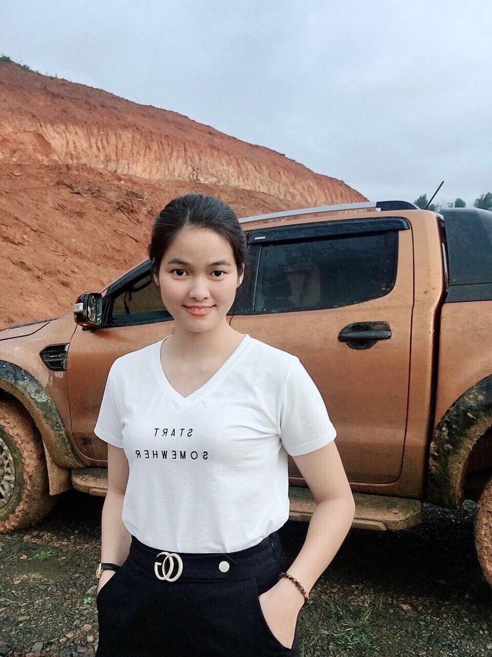 Cô gái Phú Thọ bỏ phố về quê cải tạo đất trồng vườn hồng nghìn m2 - 1 Cô gái Phú Thọ bỏ phố về quê cải tạo đất trồng vườn hồng nghìn m2 - 1