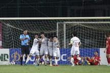 Vũ Thị Hoa tỏa sáng mang về 3 điểm cho đội nhà