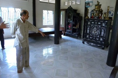 Bộ trường kỷ trăm năm tuổi “không cánh mà bay”