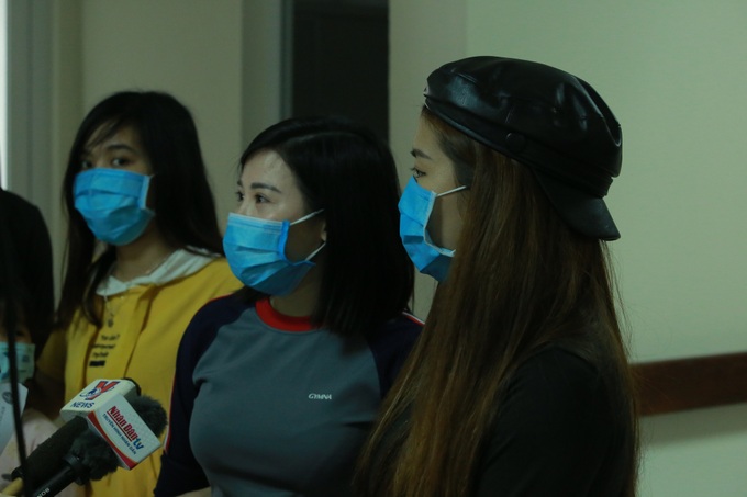 Hà Nội: Những hình ảnh 30 công nhân trở về từ Vũ Hán vừa được xuất viện - Ảnh 5. Hà Nội: Những hình ảnh 30 công nhân trở về từ Vũ Hán vừa được xuất viện - Ảnh 5.