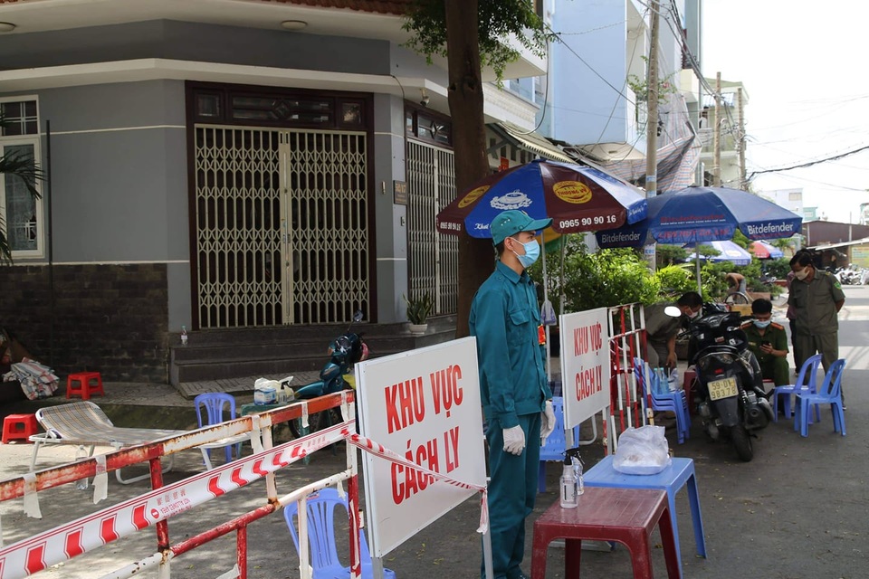 TPHCM phong tỏa khu dân cư có ca Covid-19 tái dương tính - 2 TPHCM phong tỏa khu dân cư có ca Covid-19 tái dương tính - 2