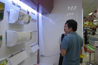 Hàng điện lạnh "nóng" theo thời tiết