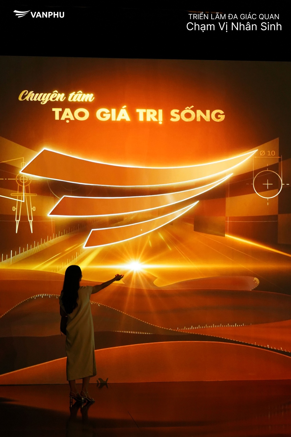 Văn Phú khai mạc triển lãm đa giác quan “Chạm vị nhân sinh” - 3 Văn Phú khai mạc triển lãm đa giác quan “Chạm vị nhân sinh” - 3