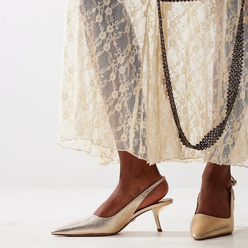 View - 8 mẫu giày tôn dáng sang trọng, dễ đi dành cho phụ nữ công sở | Báo Dân trí
