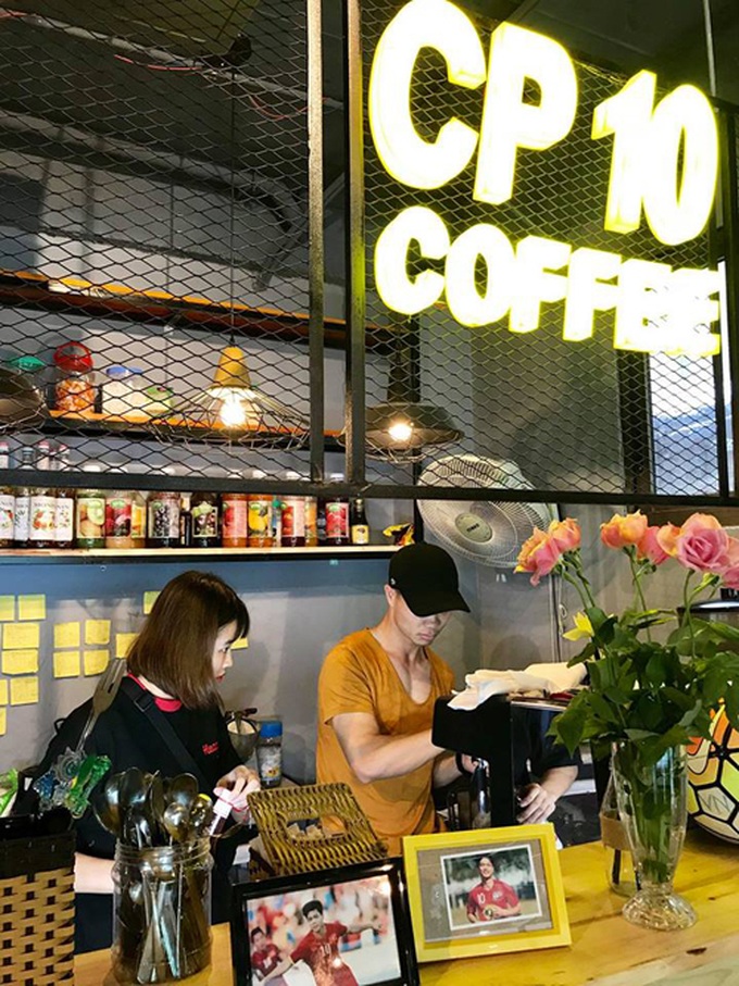 Công Phượng từ chàng cầu thủ trẻ tới hình ảnh người chồng tương lai chí thú, căn cơ, biết cách dùng đồng tiền bóng đá để sinh lời - Ảnh 4. Công Phượng từ chàng cầu thủ trẻ tới hình ảnh người chồng tương lai chí thú, căn cơ, biết cách dùng đồng tiền bóng đá để sinh lời - Ảnh 4.