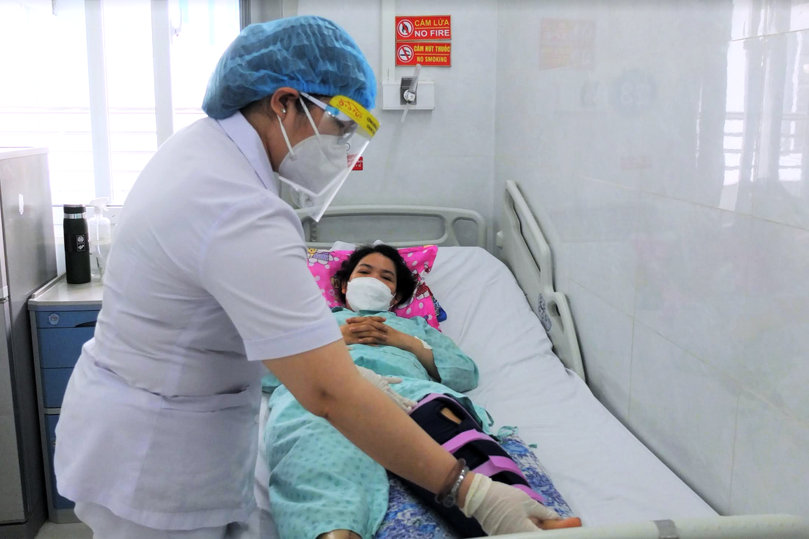 Đừng coi thường khi lỡ trượt chân lúc làm việc nhà, sụp ổ gà khi đi chợ - 2 Đừng coi thường khi lỡ trượt chân lúc làm việc nhà, sụp ổ gà khi đi chợ - 2