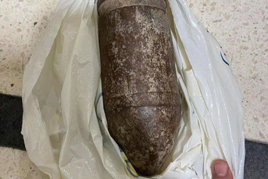 Sân bay náo loạn vì du khách giấu vỏ đạn pháo trong hành lý